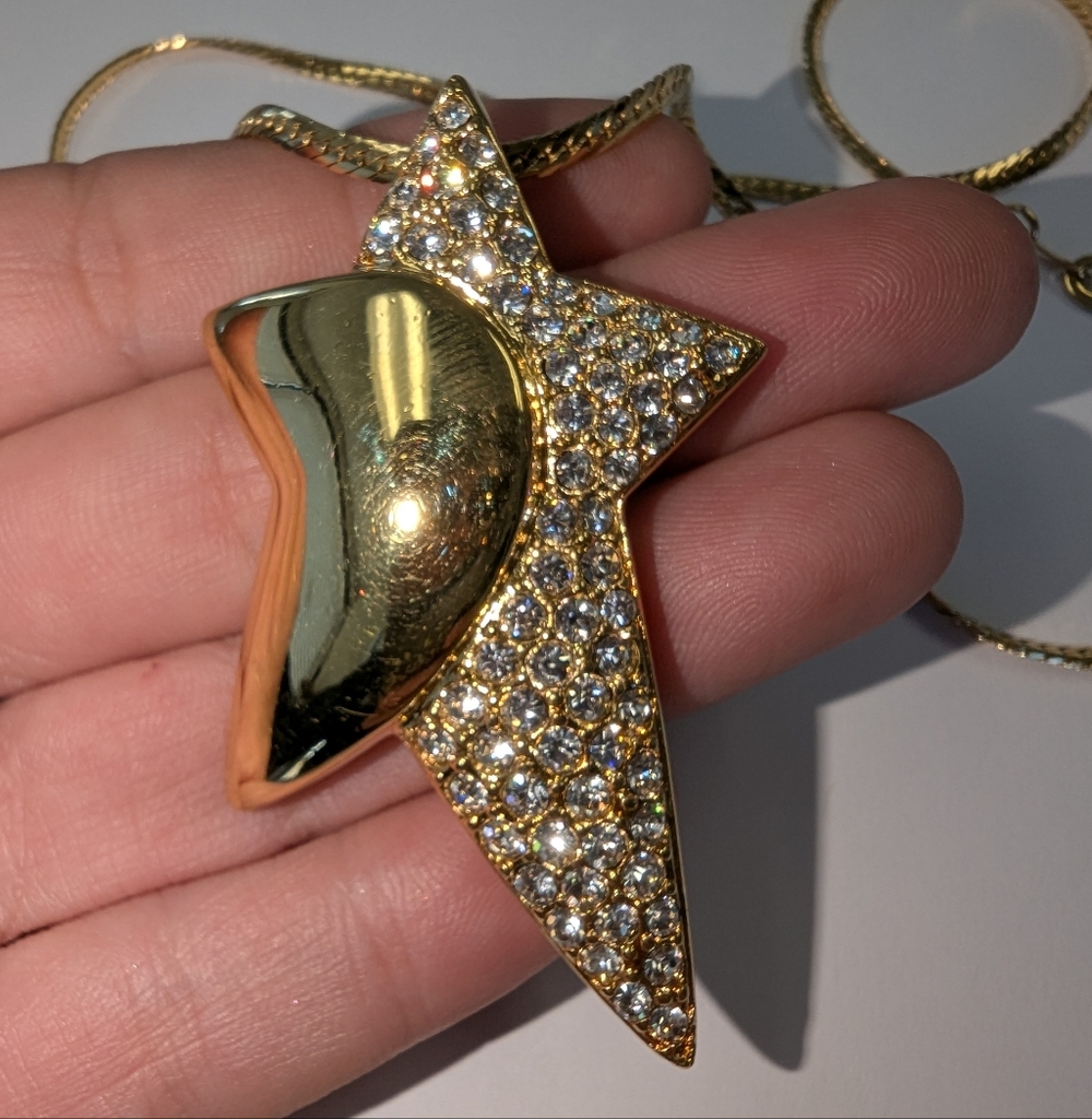EVC SWAROVSKI EX LRG GOLD TONE STAR & CRYSTALS PENDANT NECKLACE